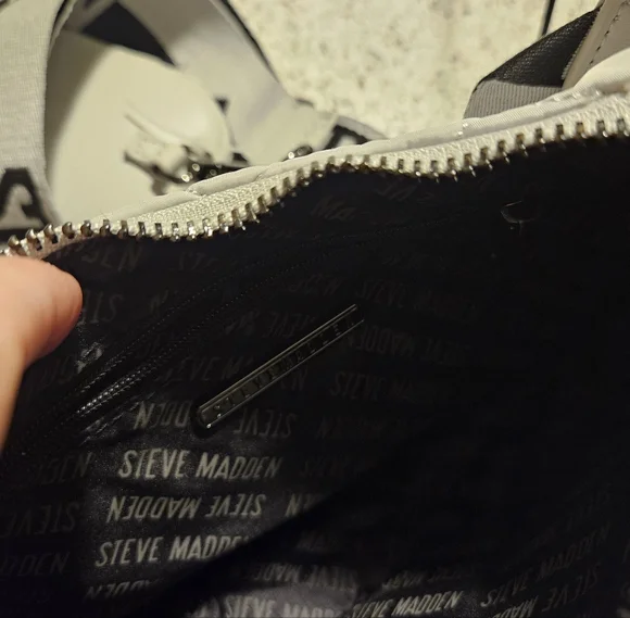 NWT Steve Madden 2 Pc Grey Quilted Convertable Crossbody Women's Bag - Picture 9 of 12